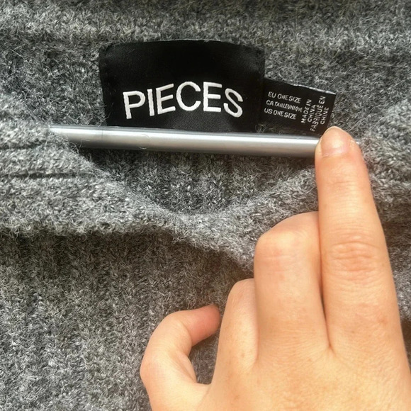 Pieces Hanni Spread-Collar Rib-Knit Poncho grey sweater vest - Picture 3 of 9